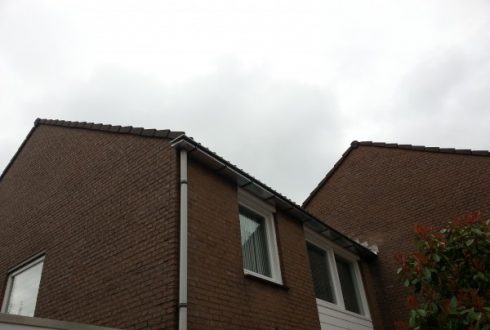 Het vernieuwen van dakgoten en lood inleg Kerkrade.